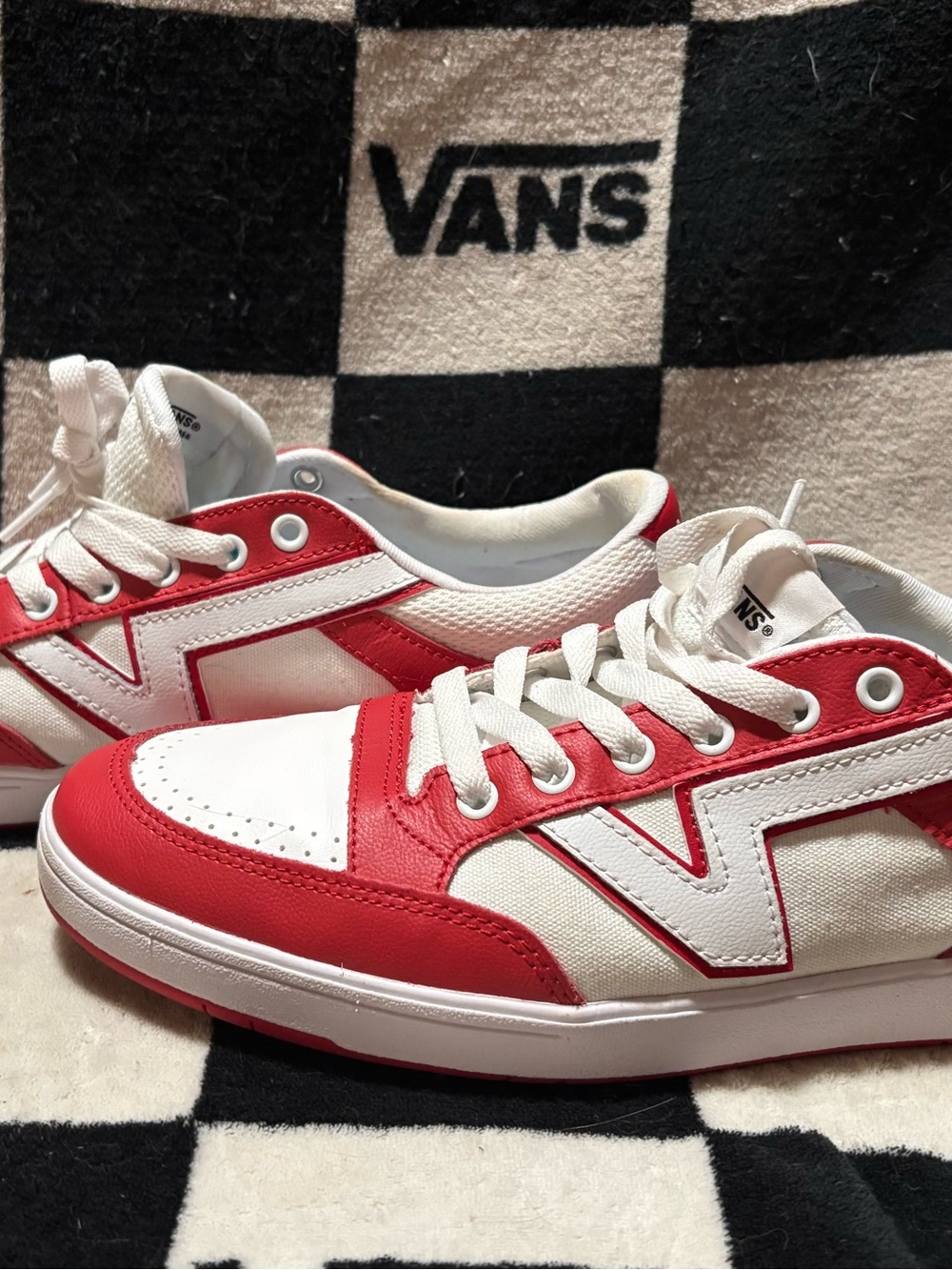 Vans Lowland ComfyCush sneakers in New Varsity Red and True White - Picture 4 of 4